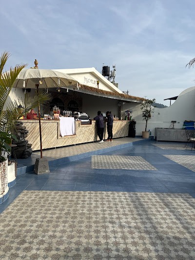 H2O Cafe bar counter outdoor