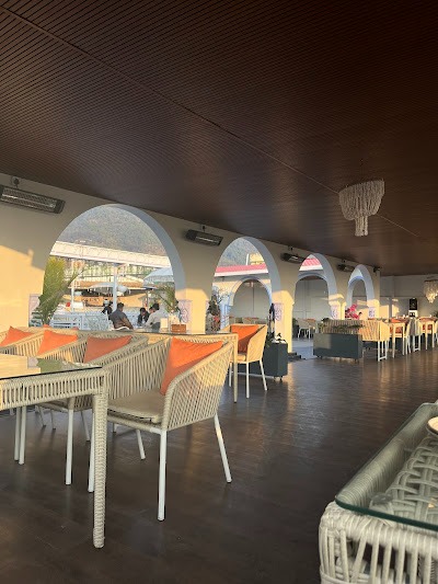 H2O Cafe open-air dining area